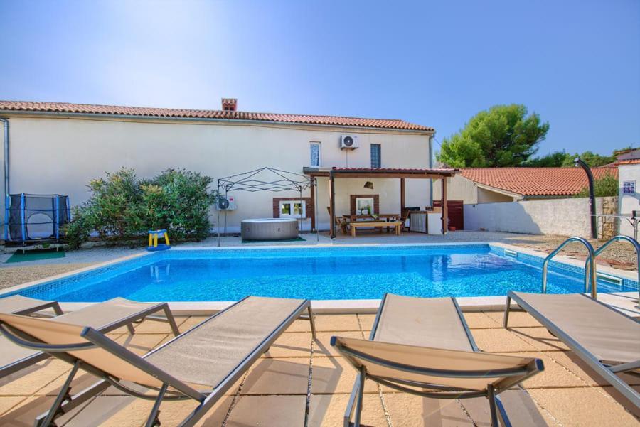 Villa John Πούλα Εξωτερικό φωτογραφία